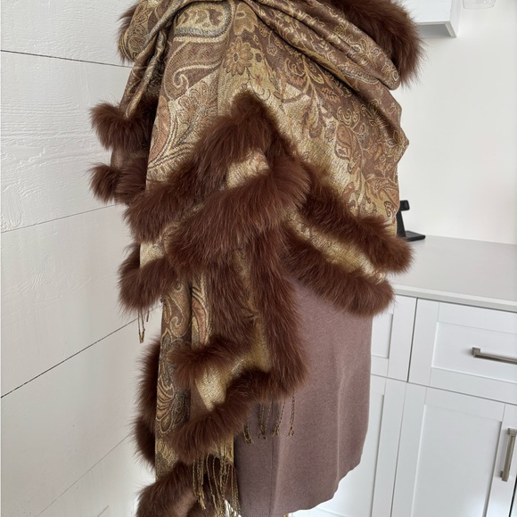 Adrienne Landau Brown Paisley Wrap with Fur Trim - Picture 3 of 6